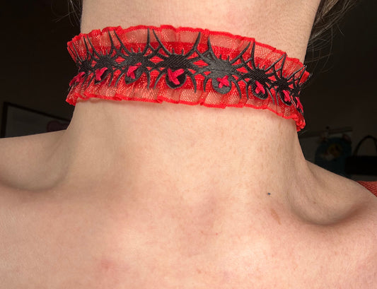black widow ruffle collar