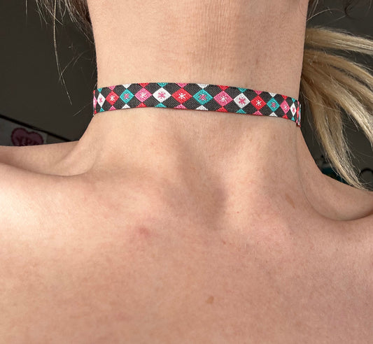 red and green argyle choker