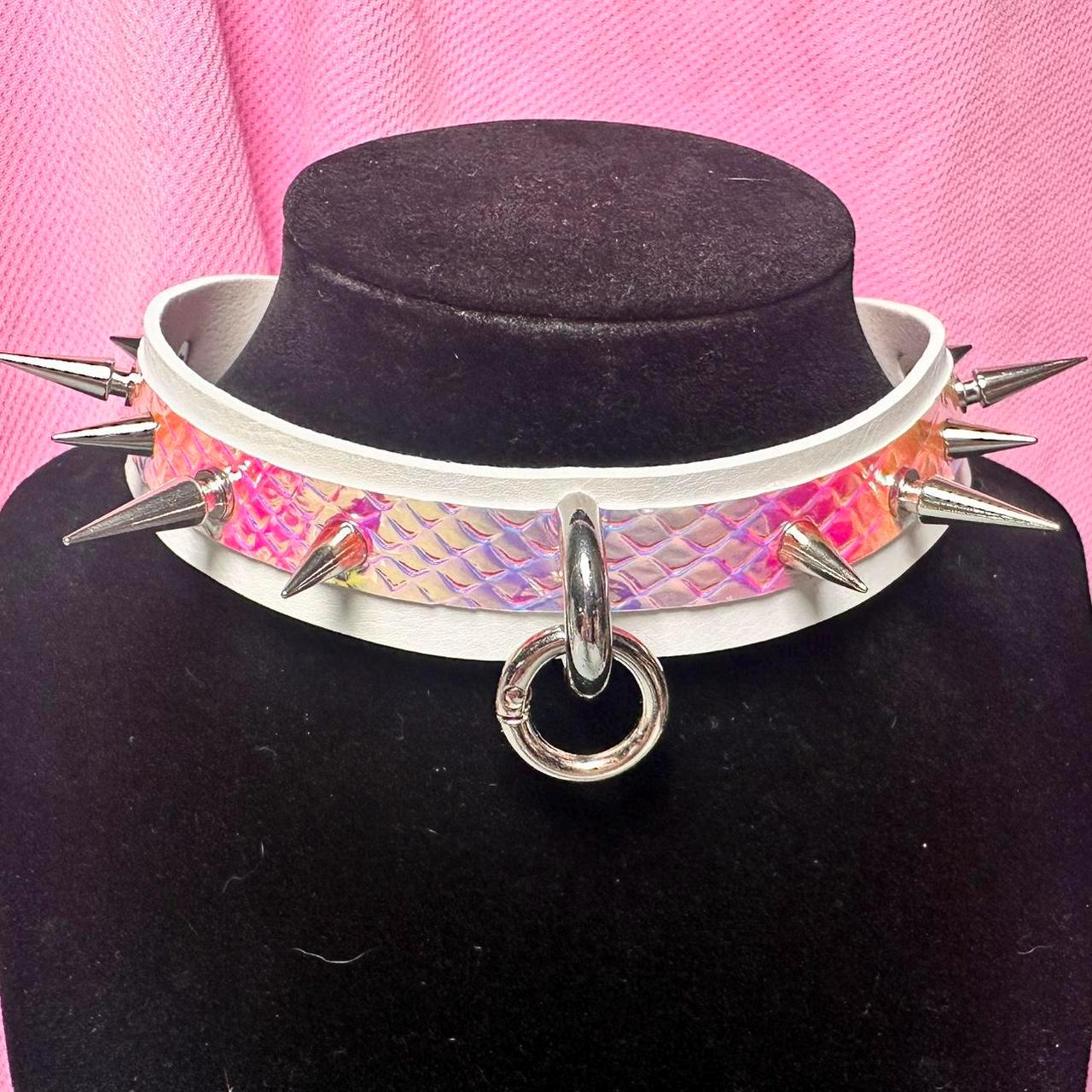 Iridescent spiked collar with silver ring and white band