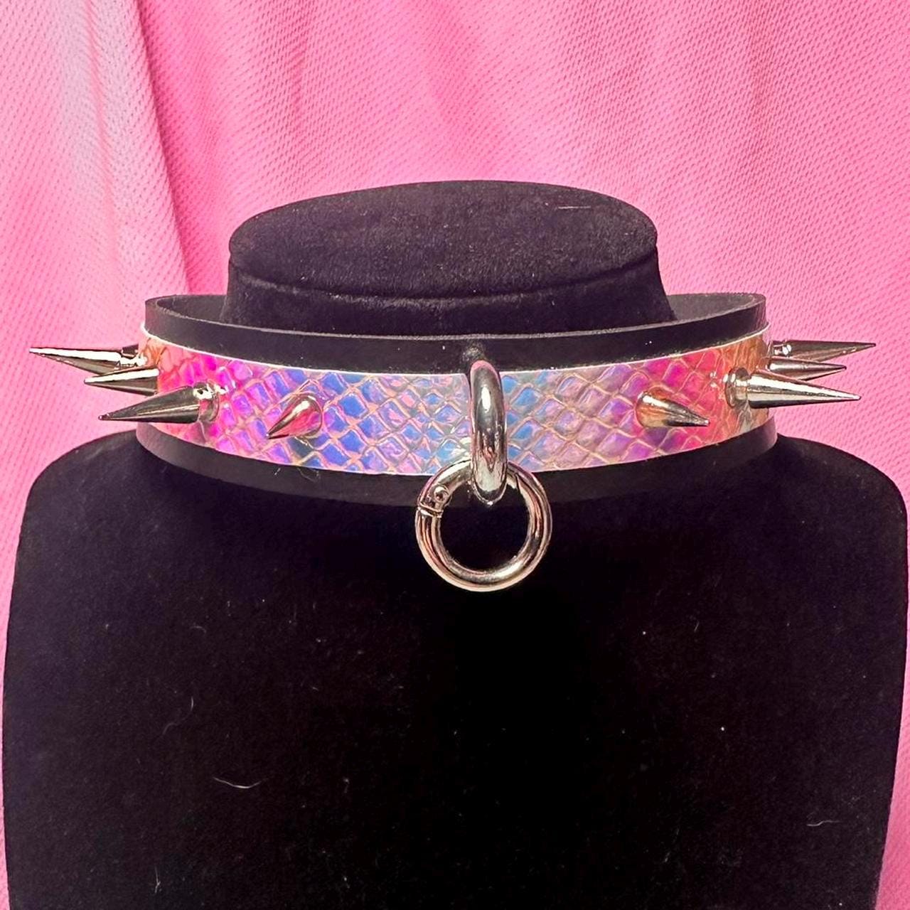 Iridescent spiked collar with silver ring and black band