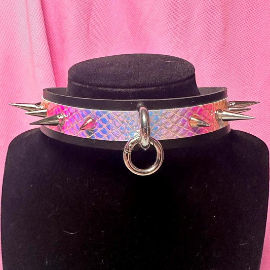 Iridescent spiked collar with silver ring and black band