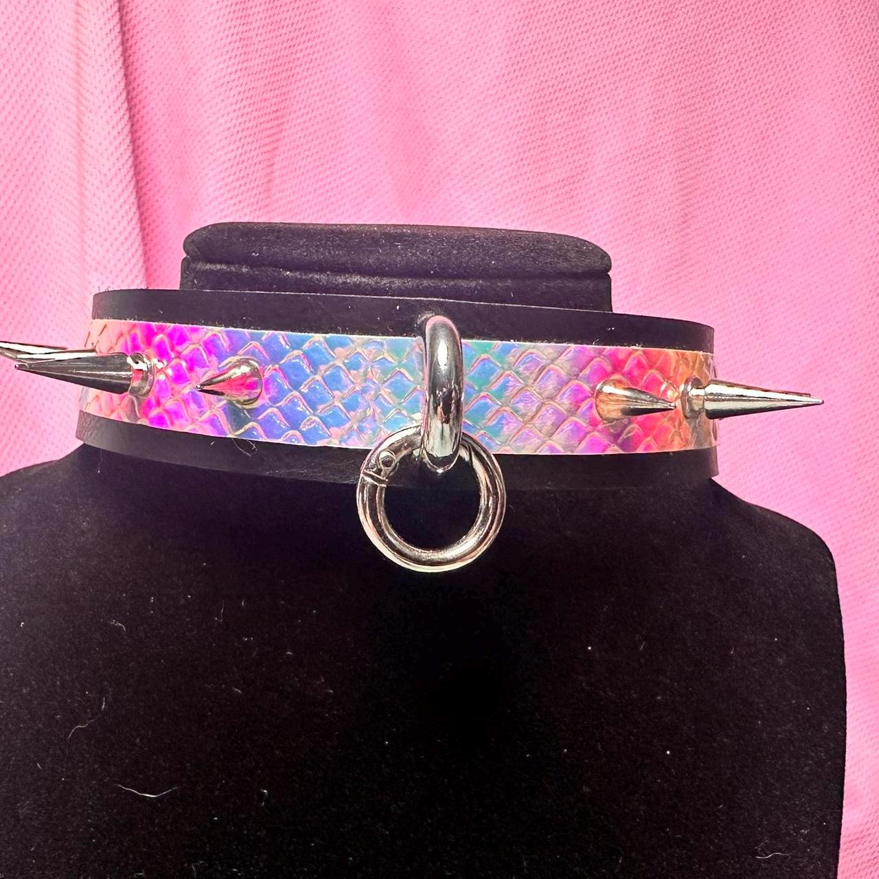 Iridescent spiked collar with silver ring and black band