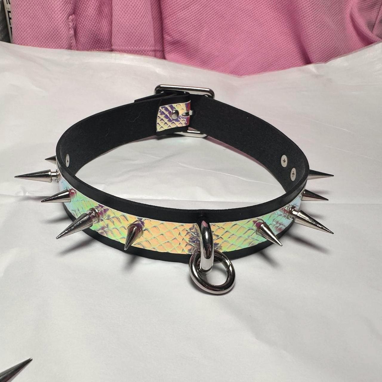 Iridescent spiked collar with silver ring and black band