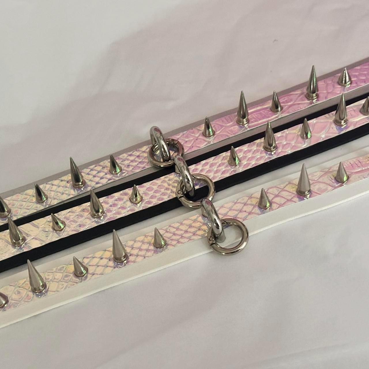 Iridescent spiked collar with silver ring and black band