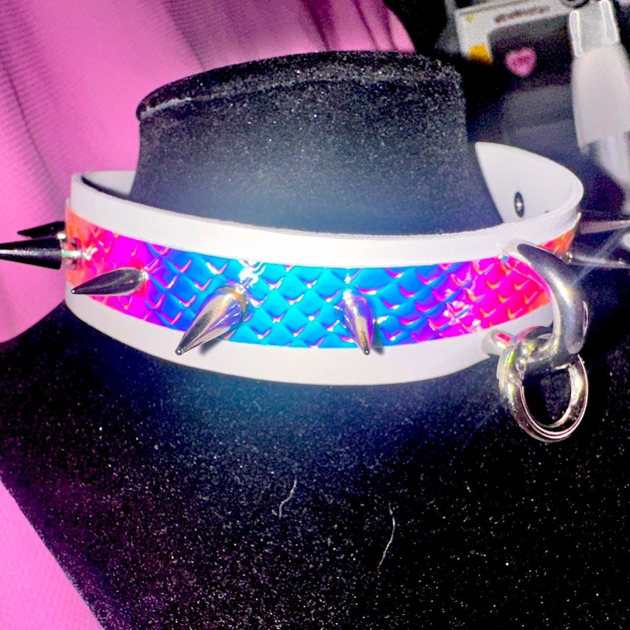 Iridescent spiked collar with silver ring and white band