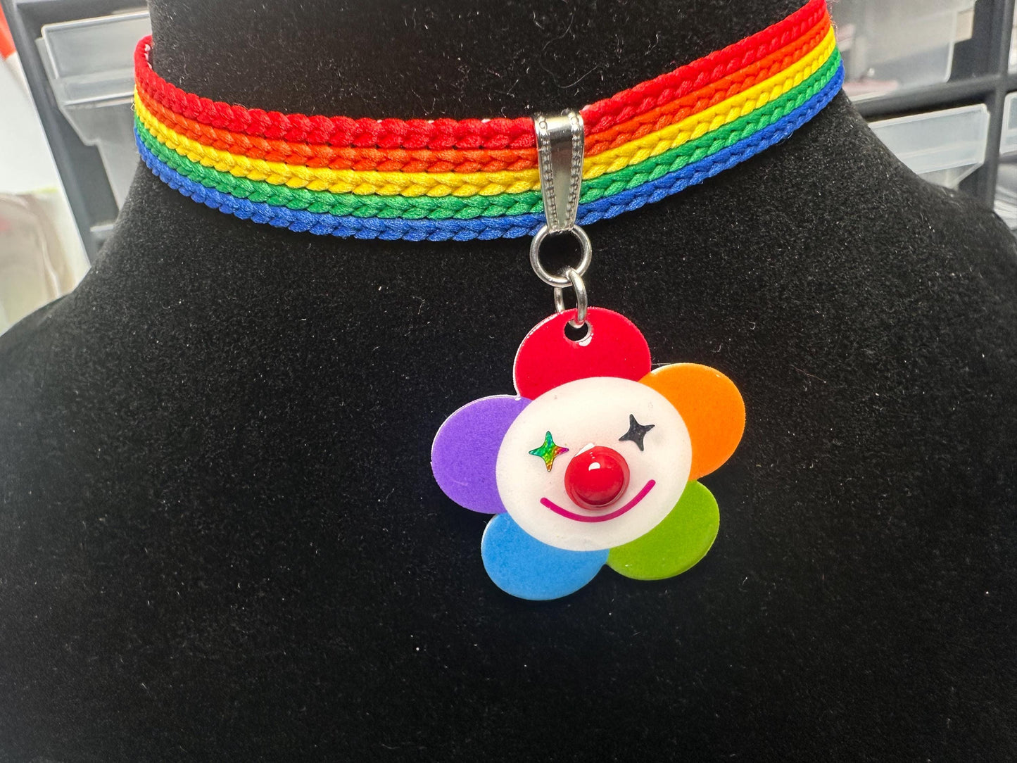 clown daisy choker necklace